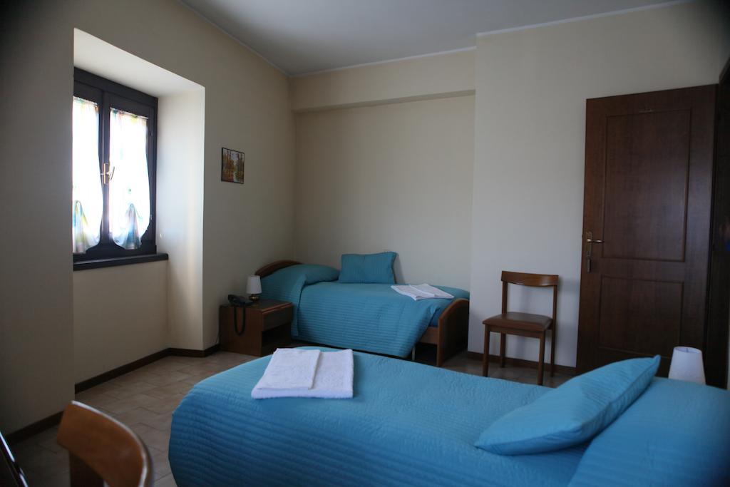 Villa Santa Maria Dell'Arco - Centro Oreb Cazzago San Martino Δωμάτιο φωτογραφία
