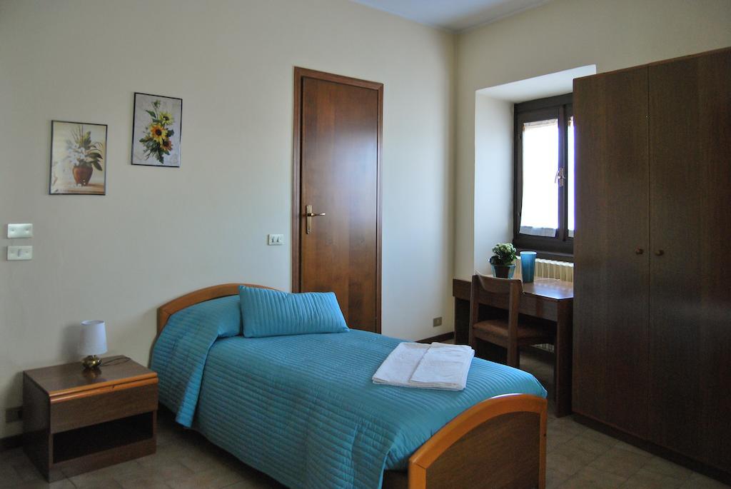 Villa Santa Maria Dell'Arco - Centro Oreb Cazzago San Martino Δωμάτιο φωτογραφία